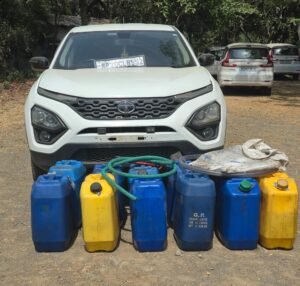 🚗 टाटा हैरियर कार (MP20CL 8552)🛢️ 12 जरीकेन (कुल ~360 लीटर डीजल)
📱 ओप्पो मोबाइल
📱 गूगल पिक्सल मोबाइल
📱 इंटेक्स कीपैड मोबाइल
